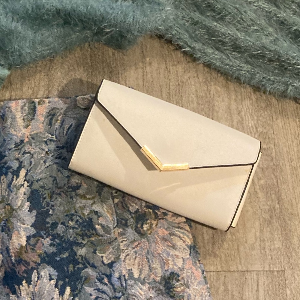 White crossbody/clutch